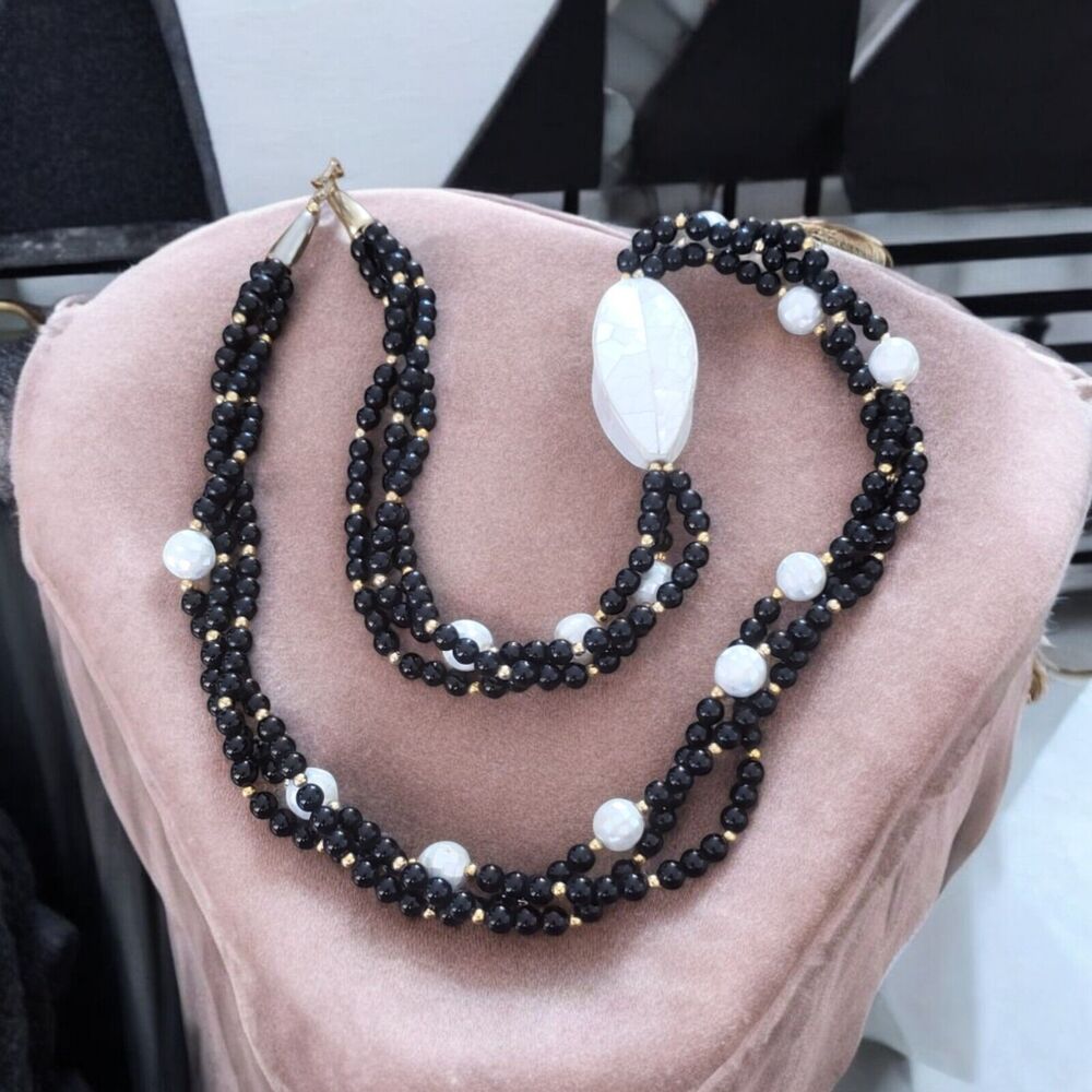 Vintage Lee Sands Inlaid Mother of Pearl & Black Onyx Stone BEAD Necklace 29"